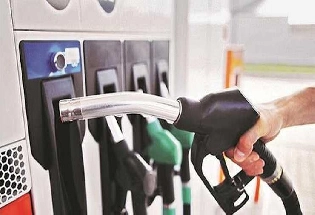 Petrol Diesel Prices: तेल कंपनियों ने जारी किए पेट्रोल डीजल के ताजा भाव, जानें क्या हैं कीमतें