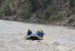 River rafting: रिवर राफ्टिंग करना चाहते हैं तो जानें भारत की 10 बेस्ट जगहें