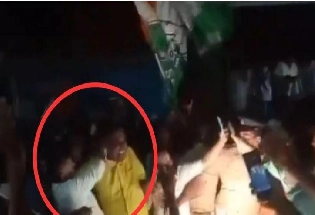 कर्नाटक के डिप्टी CM डीके शिवकुमार ने कांग्रेस पार्षद को सरेआम मारा थप्पड़, VIDEO वायरल